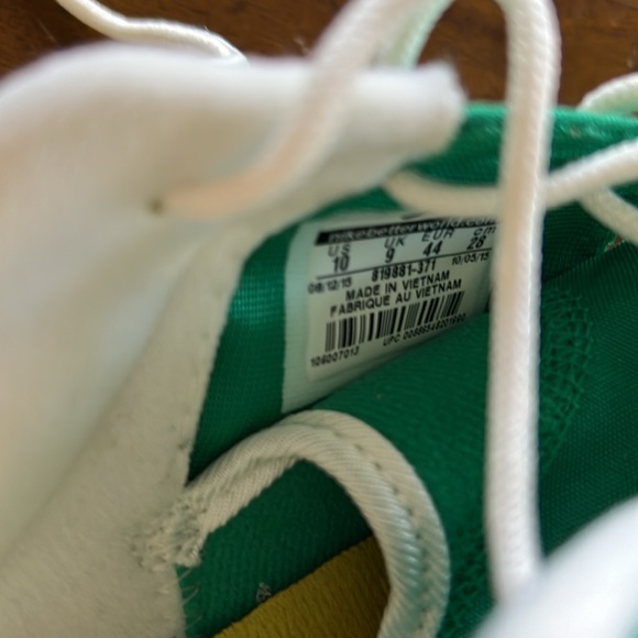 Nike Roshe Athletic Shoes - Picture 7 of 8